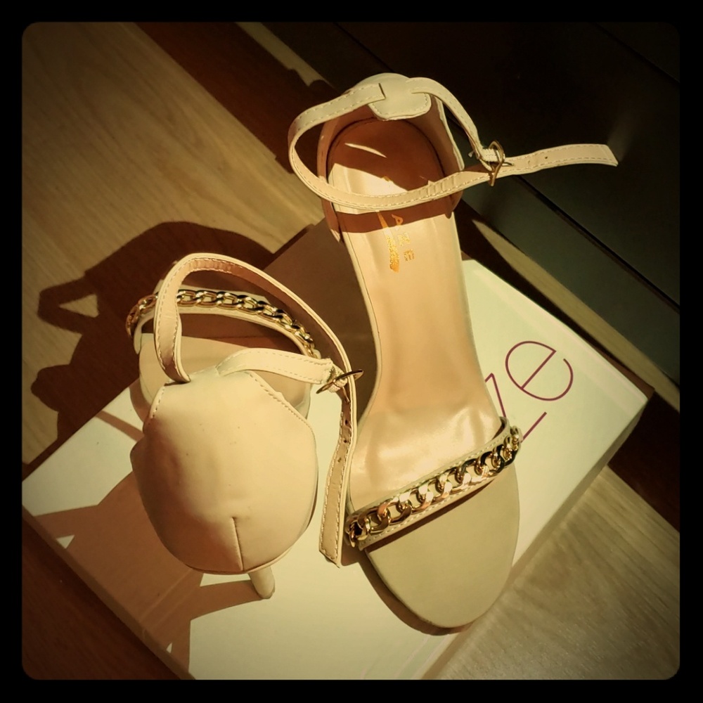 Open toe sandal type heel